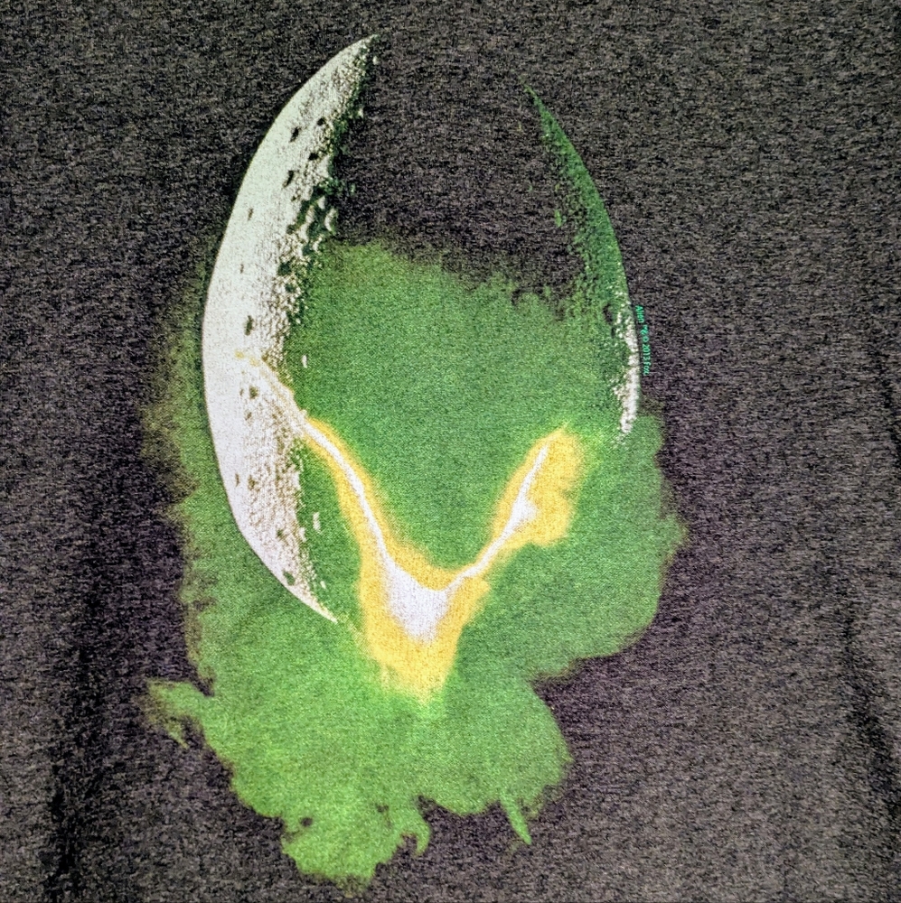 Green and Yellow Reptile Habitat Decor Alien T Shirt No Size Tag I Would Say Med